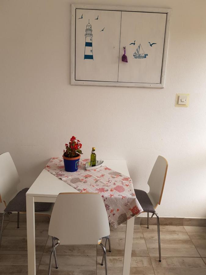 Apartments Dora And Tonka Krk Porat  Extérieur photo