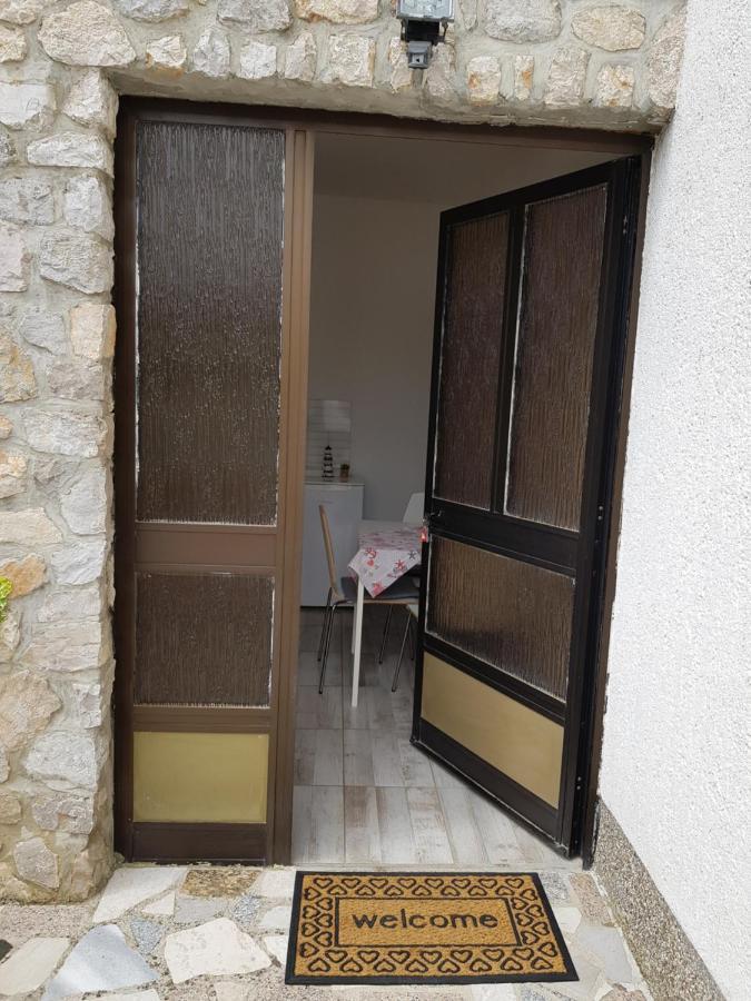 Apartments Dora And Tonka Krk Porat  Extérieur photo