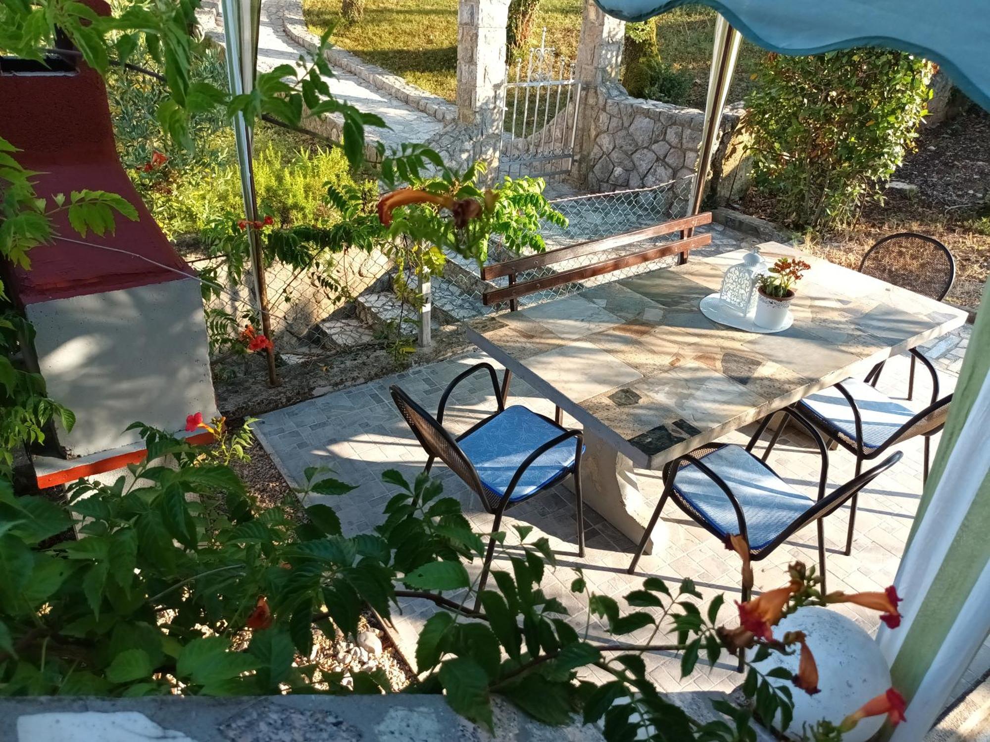 Apartments Dora And Tonka Krk Porat  Extérieur photo