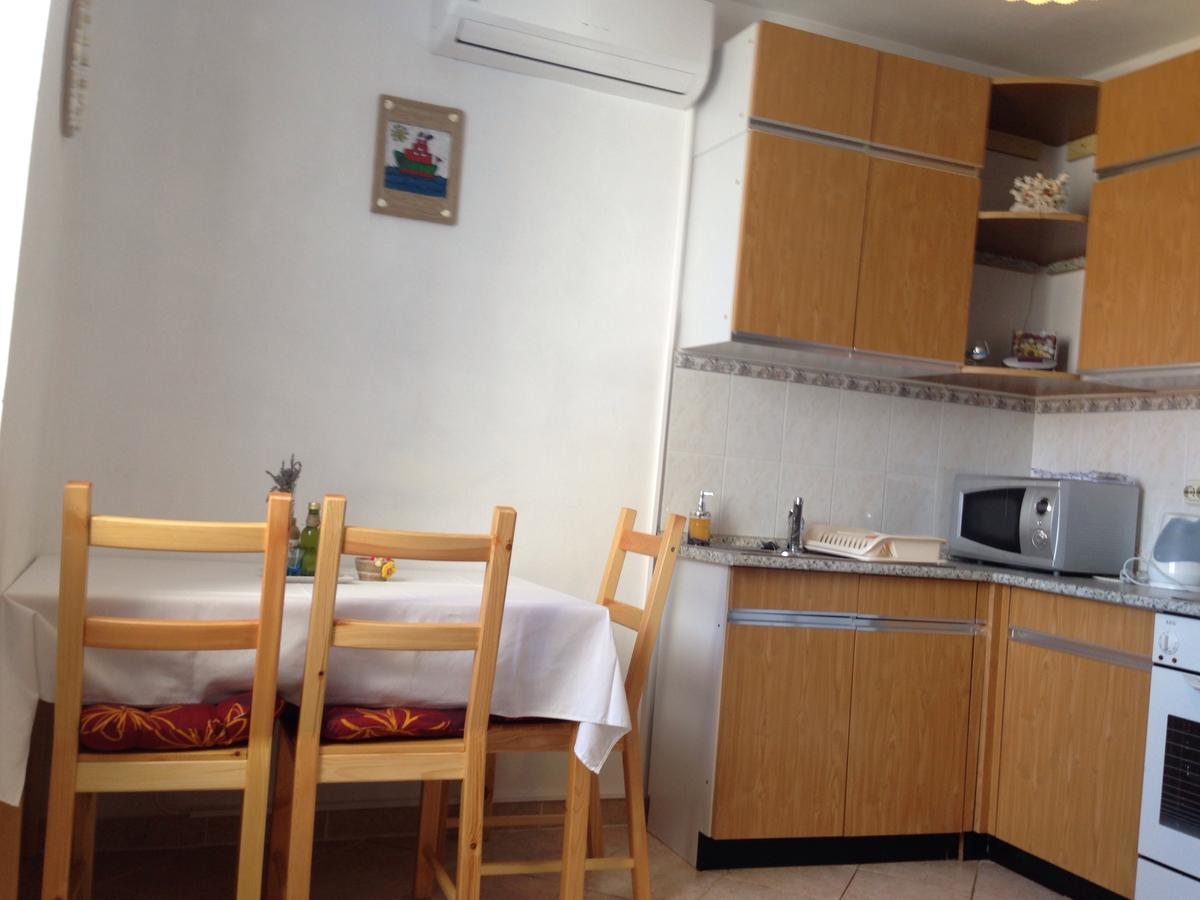 Apartments Dora And Tonka Krk Porat  Extérieur photo