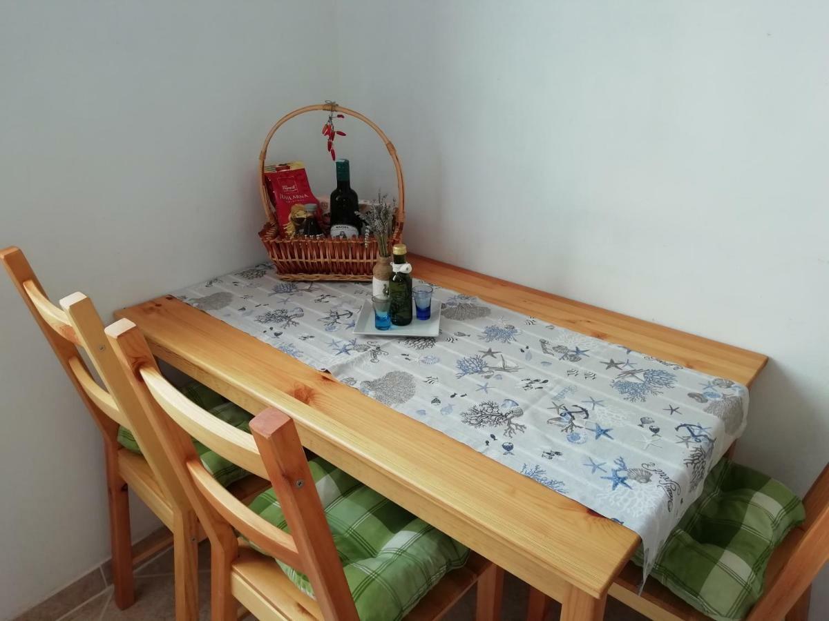 Apartments Dora And Tonka Krk Porat  Extérieur photo